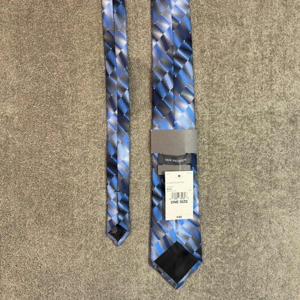 NWT Van Heusen Mens Blue Shaded Round Table Silk Necktie 5V974002 Geometric Grey